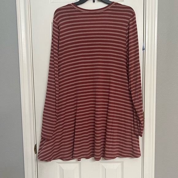 Lane Bryant V-neck Women’s A-Line Tunic. Size 14-16 Rayon Spandex. New W/O tags - Picture 2 of 6